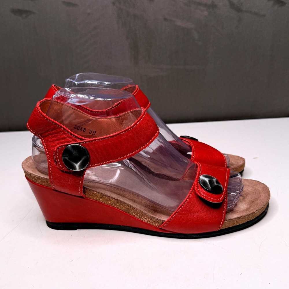 Taos Carousel 3 Wedge Sandals Womens Sz 39 Red Leather Button Strap Comfort Ergo